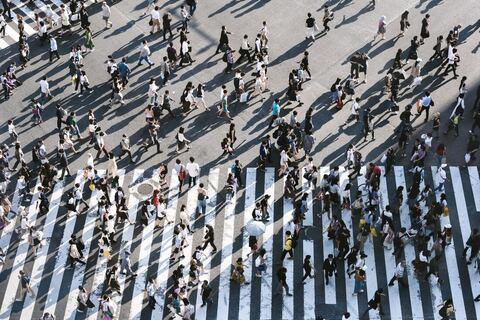 Crowd crossing a busy street in Tokyo